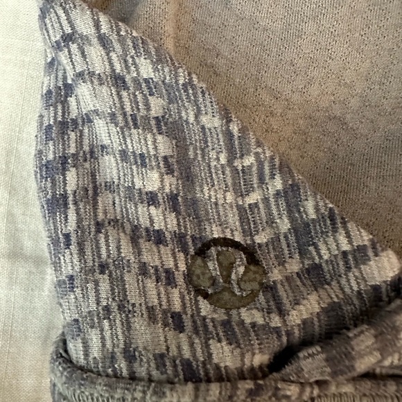 Lululemon Free To Be Zen Bra
Luon Arrow Jacquard Battleship Silver Spoon - Picture 6 of 10